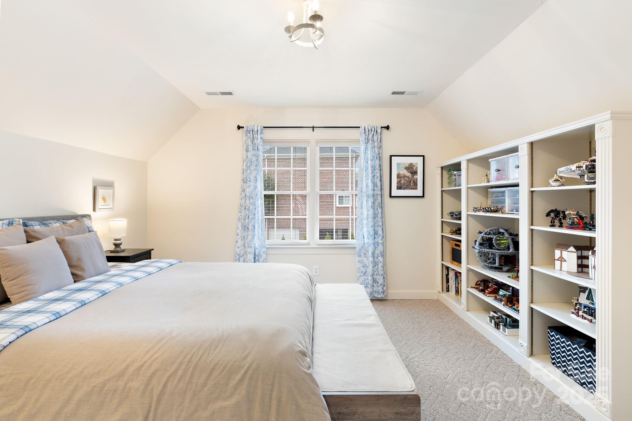 Winston Salem, North Carolina, 27106, United States, 4 Bedrooms Bedrooms, ,3 BathroomsBathrooms,Residential,For Sale,1998924