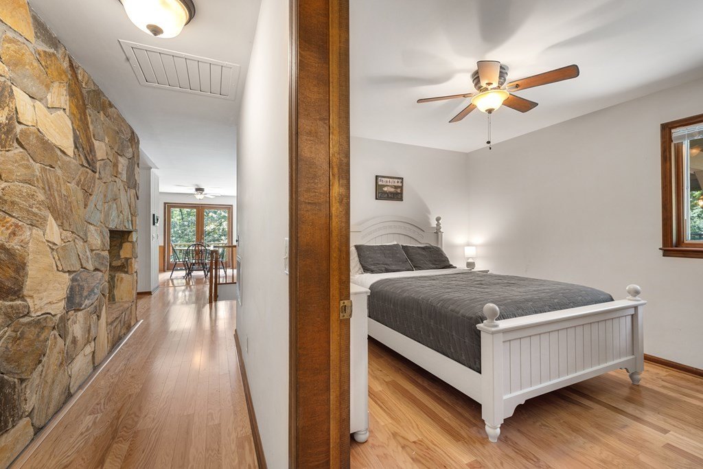 Hayesville, North Carolina, 28904, United States, 4 Bedrooms Bedrooms, ,3 BathroomsBathrooms,Residential,For Sale,1983096