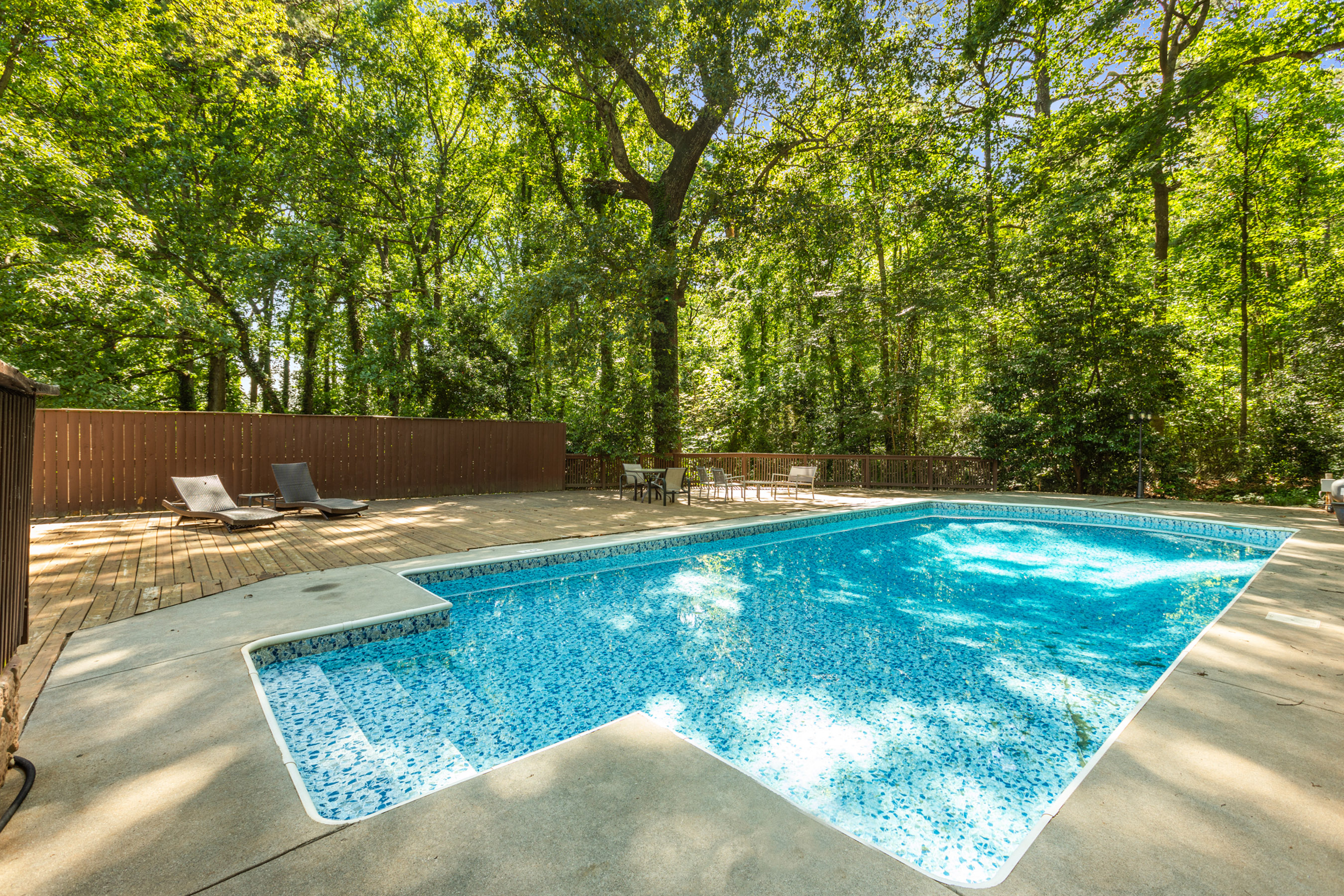  Beautifully Updated Four Bedroom Home on a Peaceful Cul-de-sac - 物件實景
