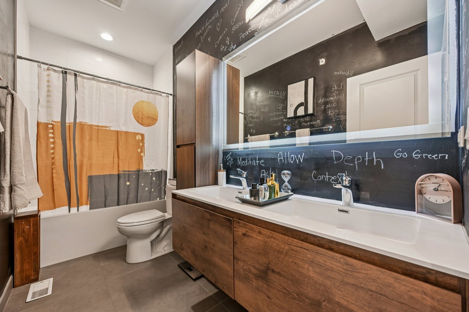 Evanston, Illinois, 60202, United States, 4 Bedrooms Bedrooms, ,3 BathroomsBathrooms,Residential,For Sale,1991957