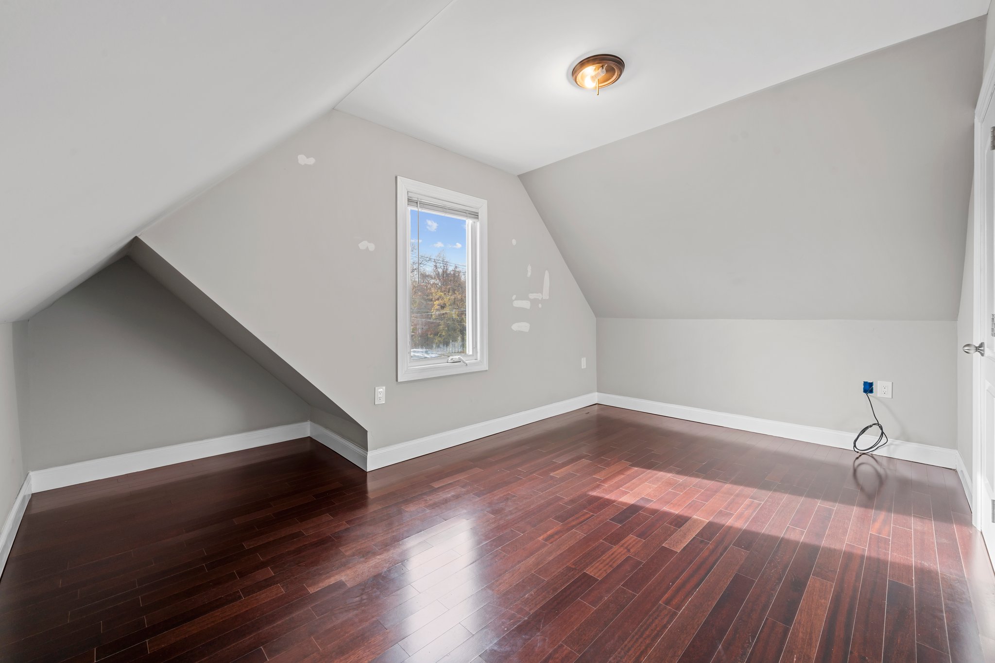 Valley Stream, New York, 11580, United States, 4 Bedrooms Bedrooms, ,3 BathroomsBathrooms,Residential,For Sale,1935482