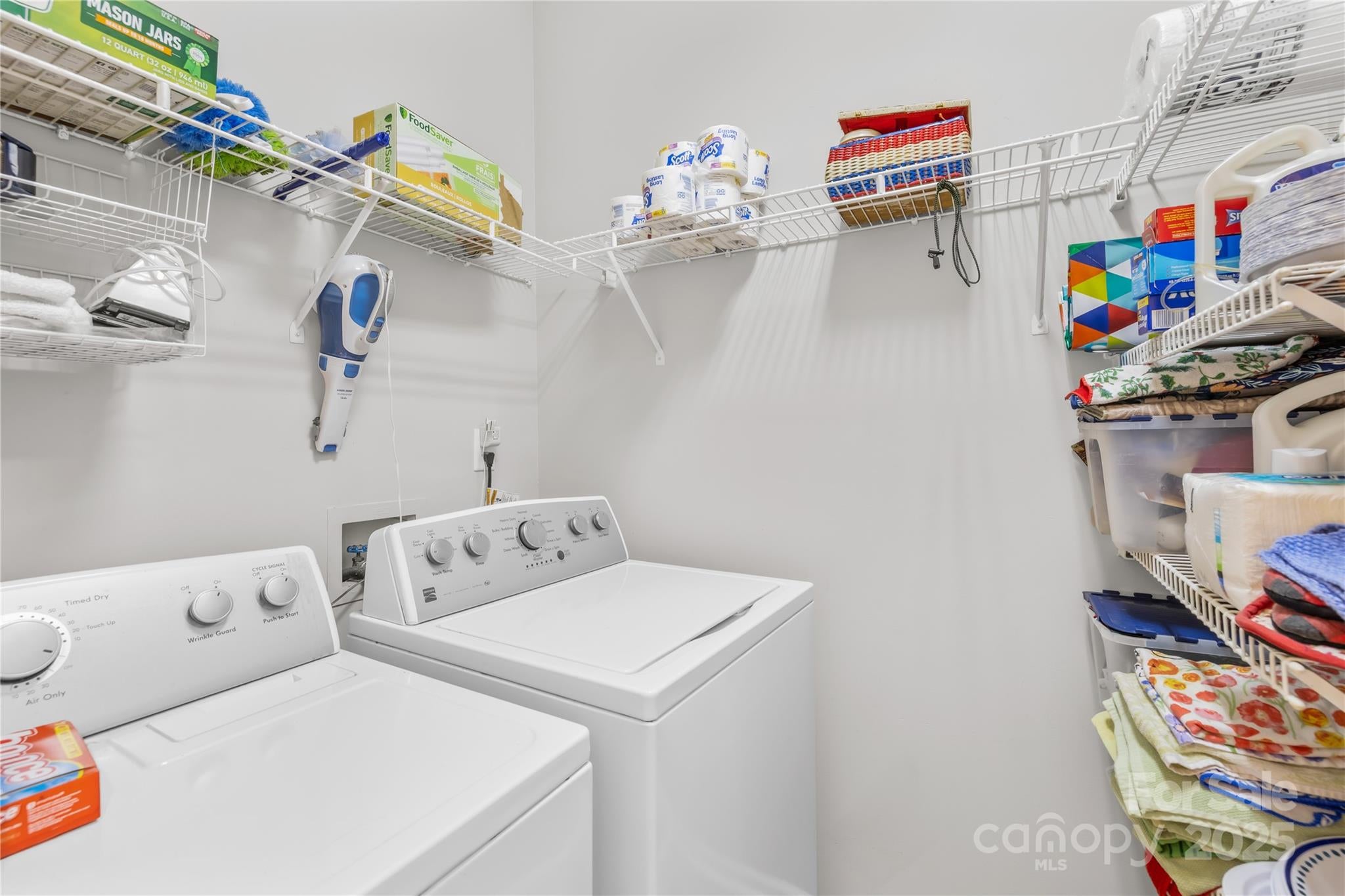 Cornelius, North Carolina, 28031, United States, 3 Bedrooms Bedrooms, ,3 BathroomsBathrooms,Residential,For Sale,1981519