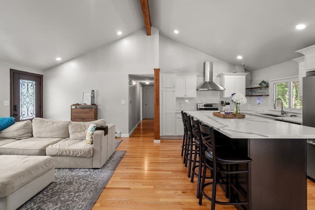 Waltham, Massachusetts, 02453, United States, 3 Bedrooms Bedrooms, ,2 BathroomsBathrooms,Residential,For Sale,1939650