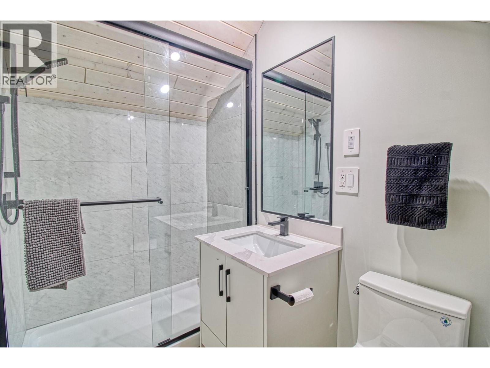 KELOWNA, British Columbia, V1Z 3R8, CA, 3 Bedrooms Bedrooms, ,2 BathroomsBathrooms,Residential,For Sale,1918397
