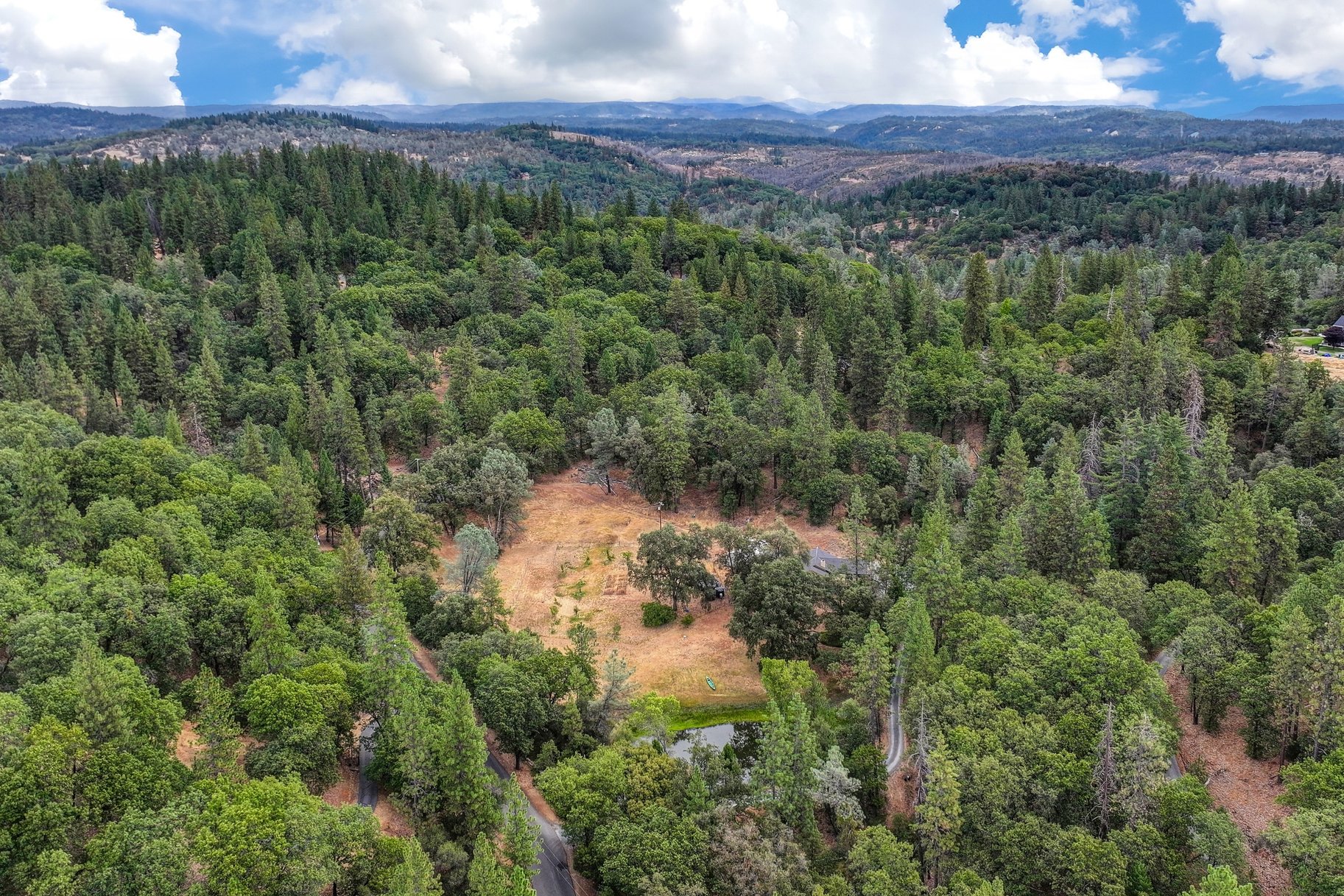  Spacious Grass Valley Country Property, 5 acres, shop and pond - 物件實景