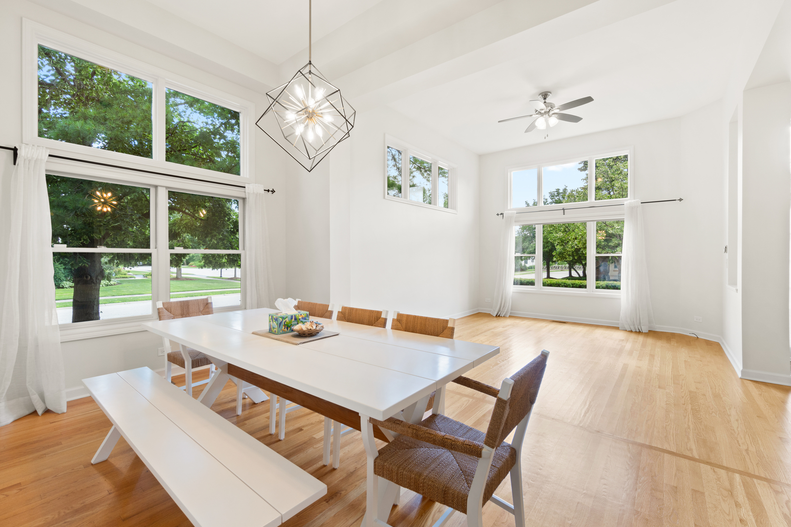Glenview, Illinois, 60026, United States, 4 Bedrooms Bedrooms, ,4 BathroomsBathrooms,Residential,For Sale,1896408