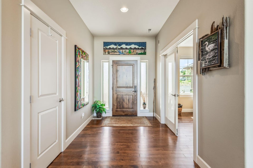 Prineville, Oregon, 97754, United States, 3 Bedrooms Bedrooms, ,3 BathroomsBathrooms,Residential,For Sale,1804823