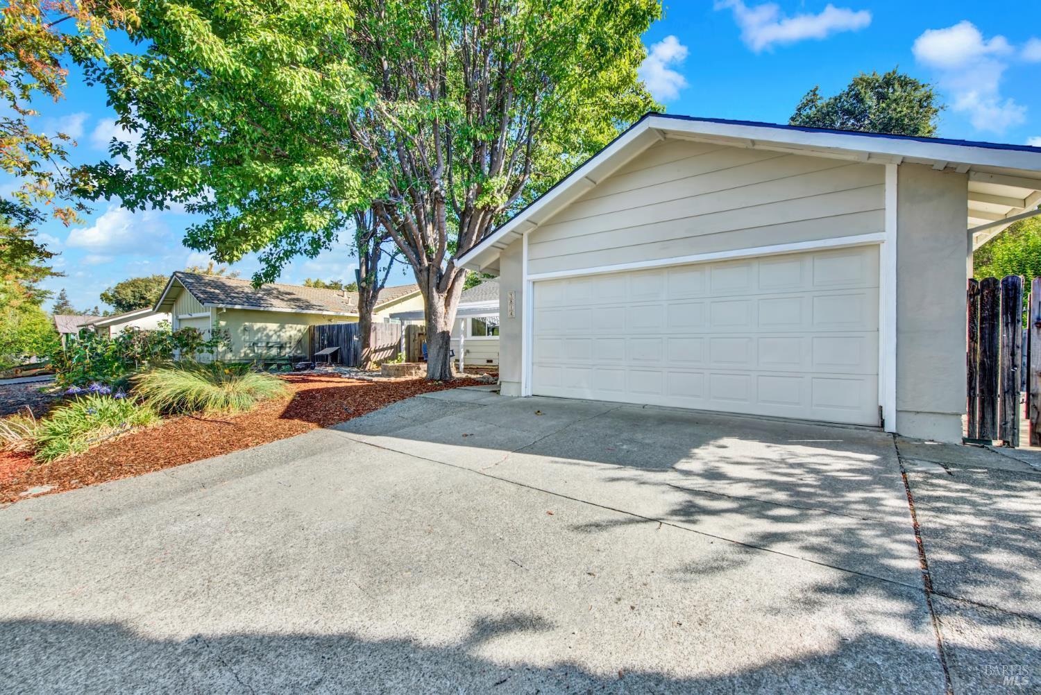 Napa, California, 94558, United States, 3 Bedrooms Bedrooms, ,2 BathroomsBathrooms,Residential,For Sale,1939926