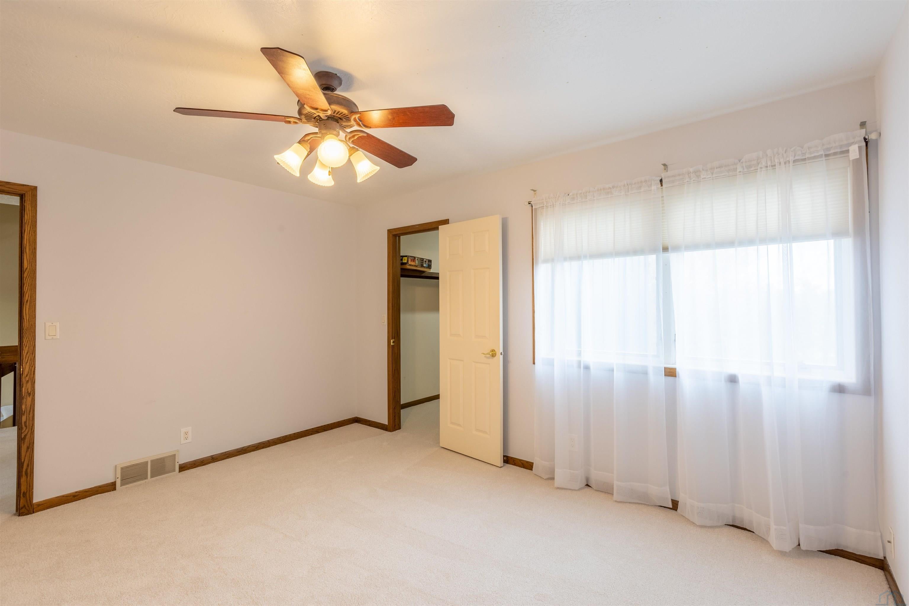 Sioux City, Iowa, 51104, United States, 4 Bedrooms Bedrooms, ,5 BathroomsBathrooms,Residential,For Sale,2042014