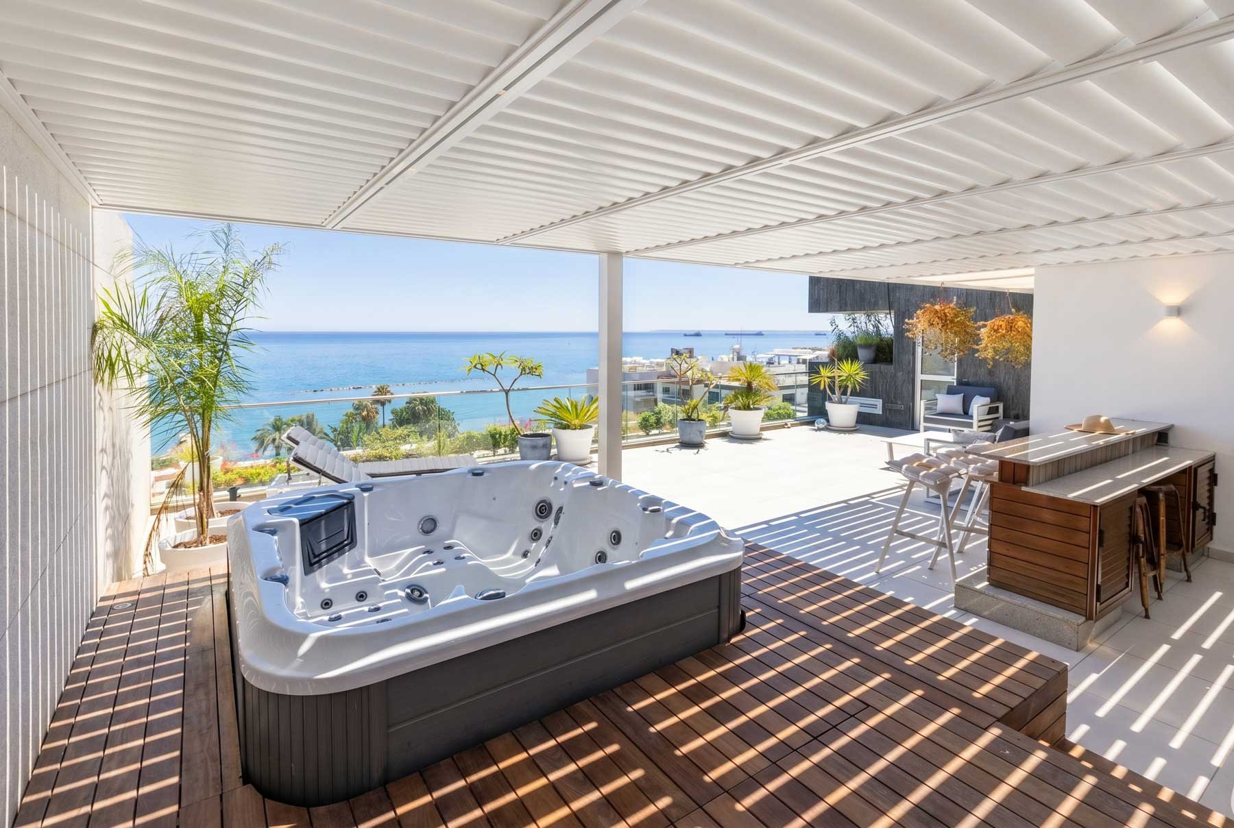  Beachfront 3-Bedroom Penthouse with Private Rooftop Terrace in Limassol - 物件實景