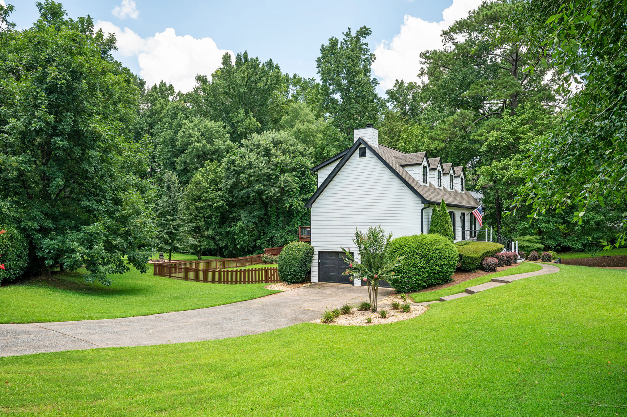 Exceptional Home Nestled on 0.83+/- Acre Picturesque Corner Lot - 物件實景