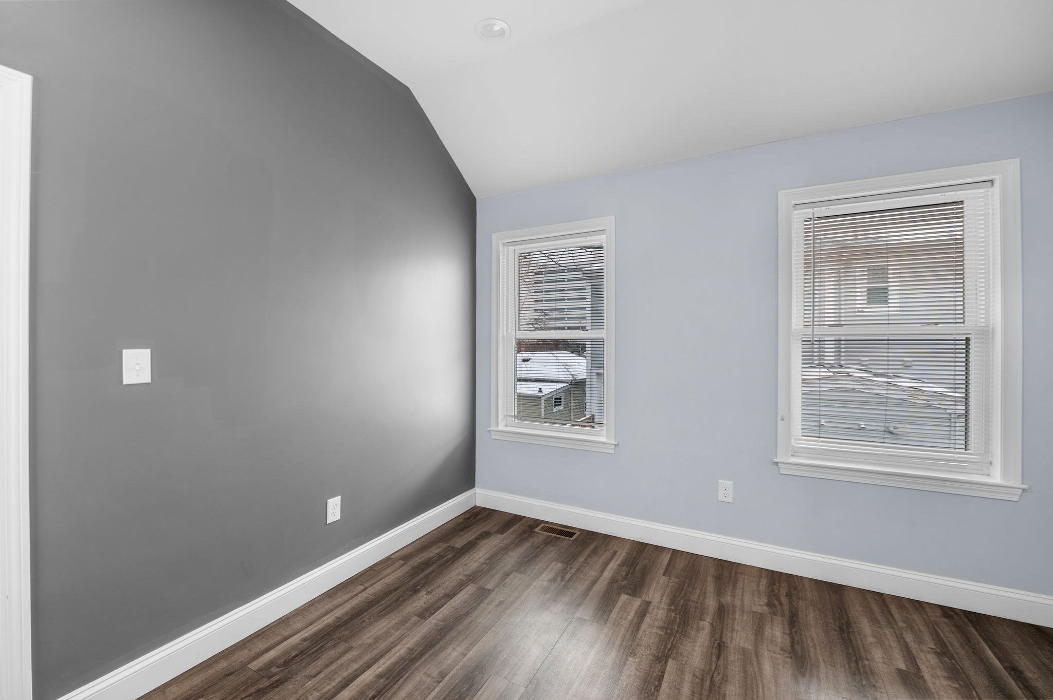 Revere, Massachusetts, 02151, United States, 2 Bedrooms Bedrooms, ,3 BathroomsBathrooms,Residential,For Sale,2008626