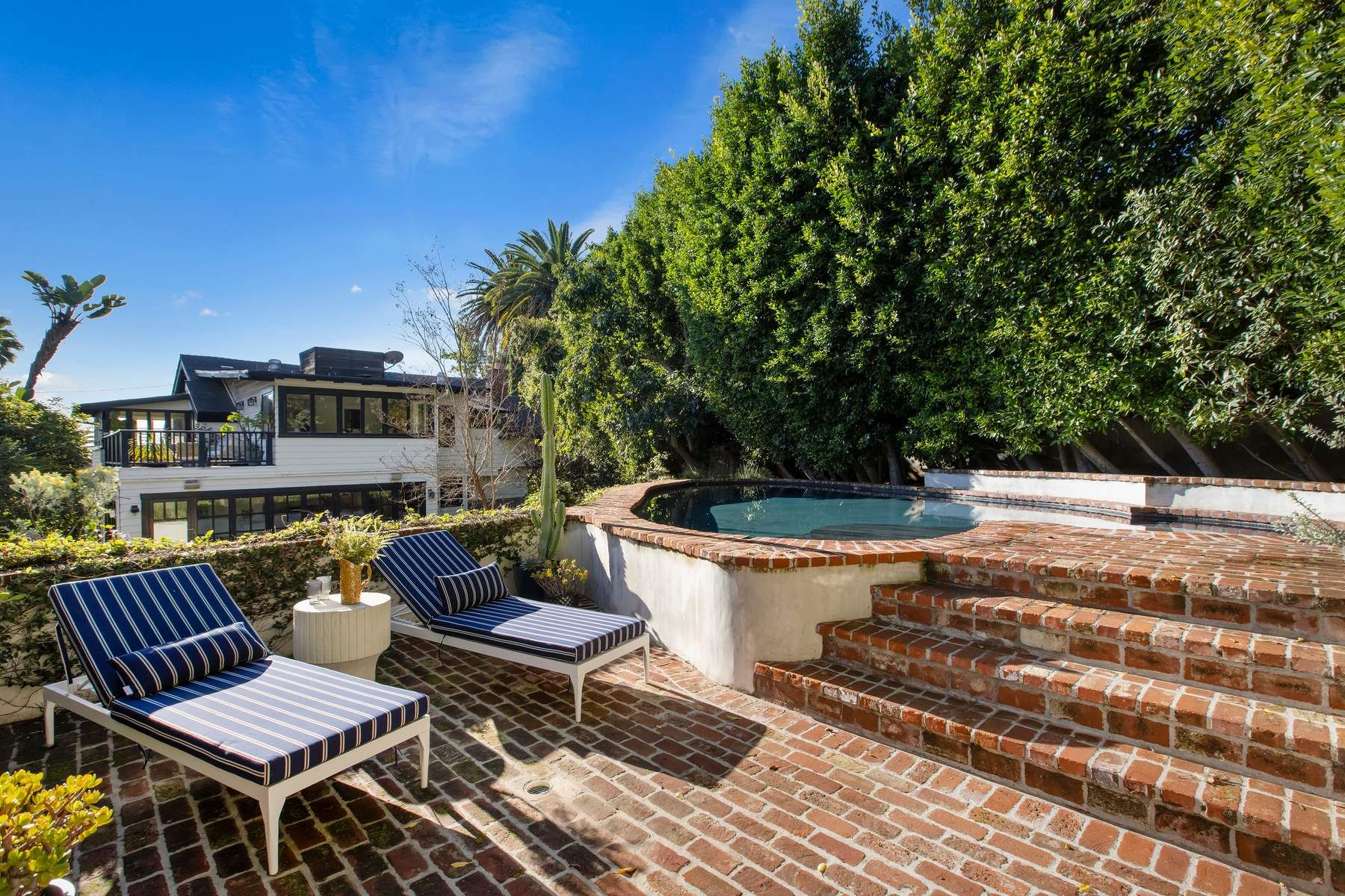  2004 La Brea Terrace - 物件實景