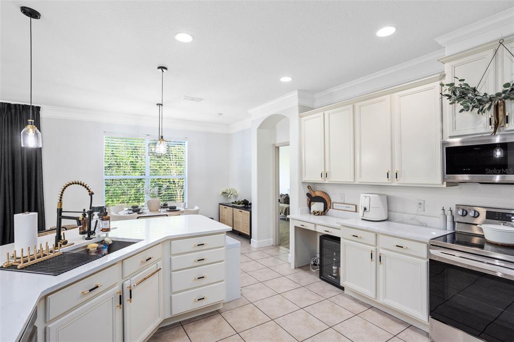 Orlando, Florida, 32820, United States, 6 Bedrooms Bedrooms, ,4 BathroomsBathrooms,Residential,For Sale,1896813