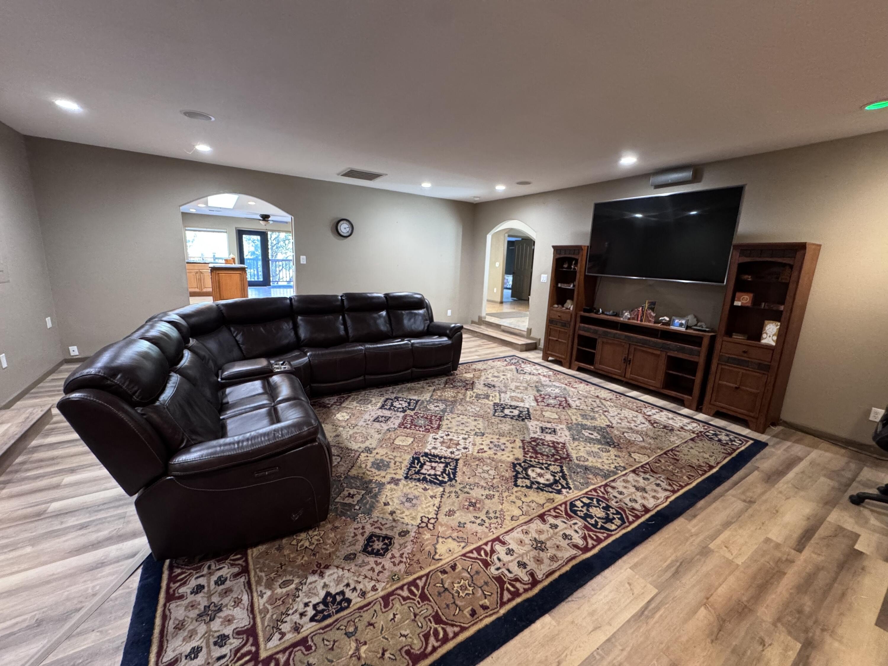 Rogue River, Oregon, 97537, United States, 3 Bedrooms Bedrooms, ,4 BathroomsBathrooms,Residential,For Sale,1982617