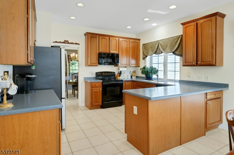 Franklin Twp., New Jersey, 08873, United States, 2 Bedrooms Bedrooms, ,2 BathroomsBathrooms,Residential,For Sale,1947950