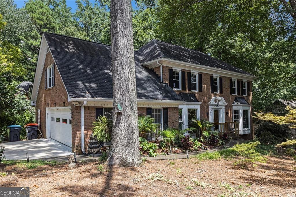 Roswell, Georgia, 30075, United States, 6 Bedrooms Bedrooms, ,4 BathroomsBathrooms,Residential,For Sale,1910371