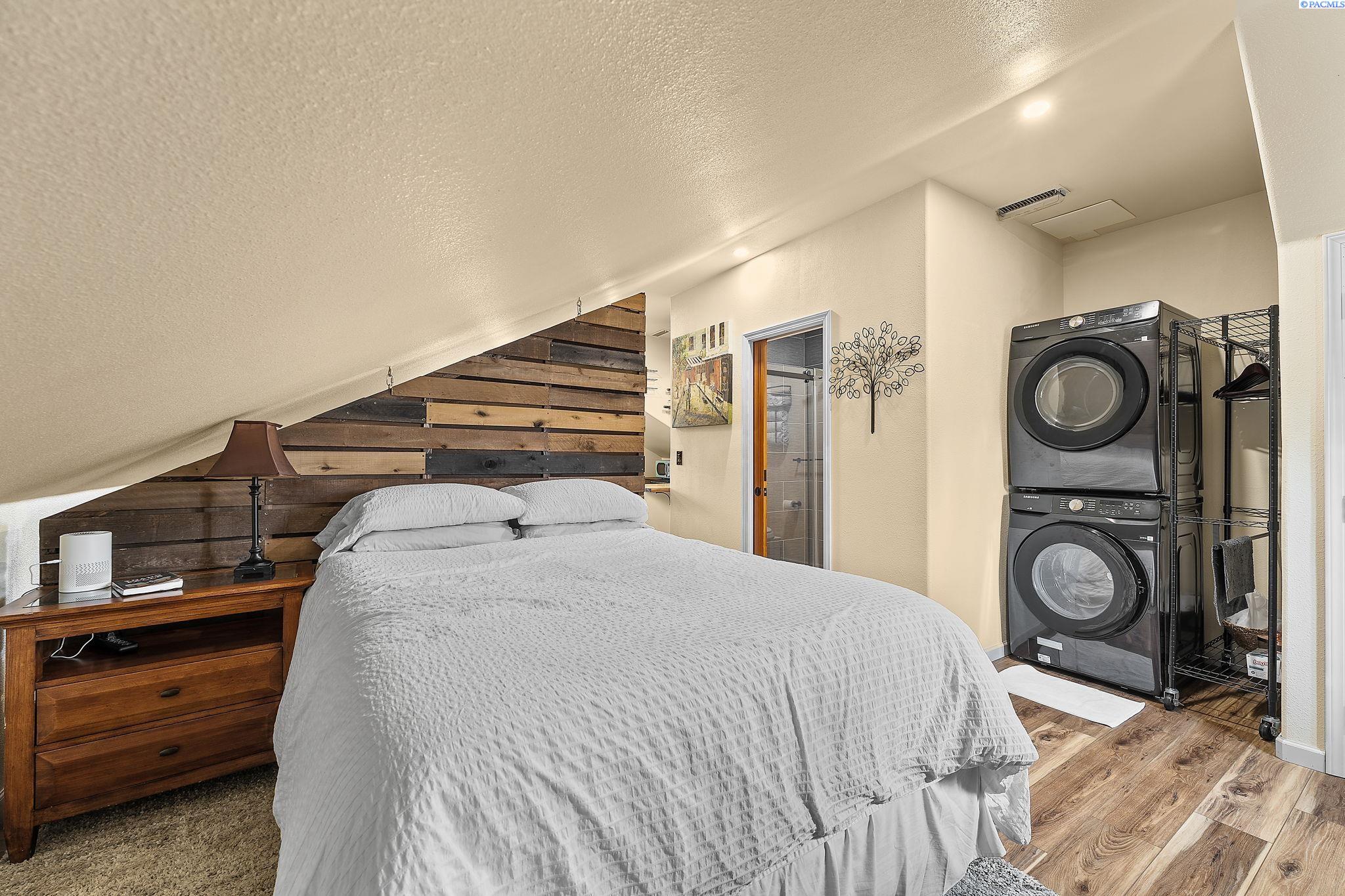 West Richland, Washington, 99353, United States, 5 Bedrooms Bedrooms, ,3 BathroomsBathrooms,Residential,For Sale,1906859