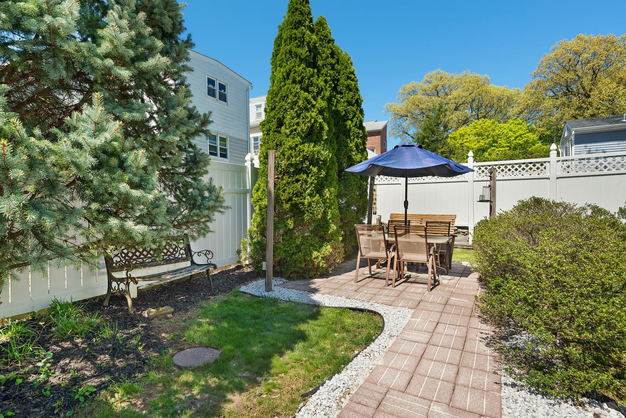 Yonkers, New York, 10704, United States, 3 Bedrooms Bedrooms, ,3 BathroomsBathrooms,Residential,For Sale,1796688