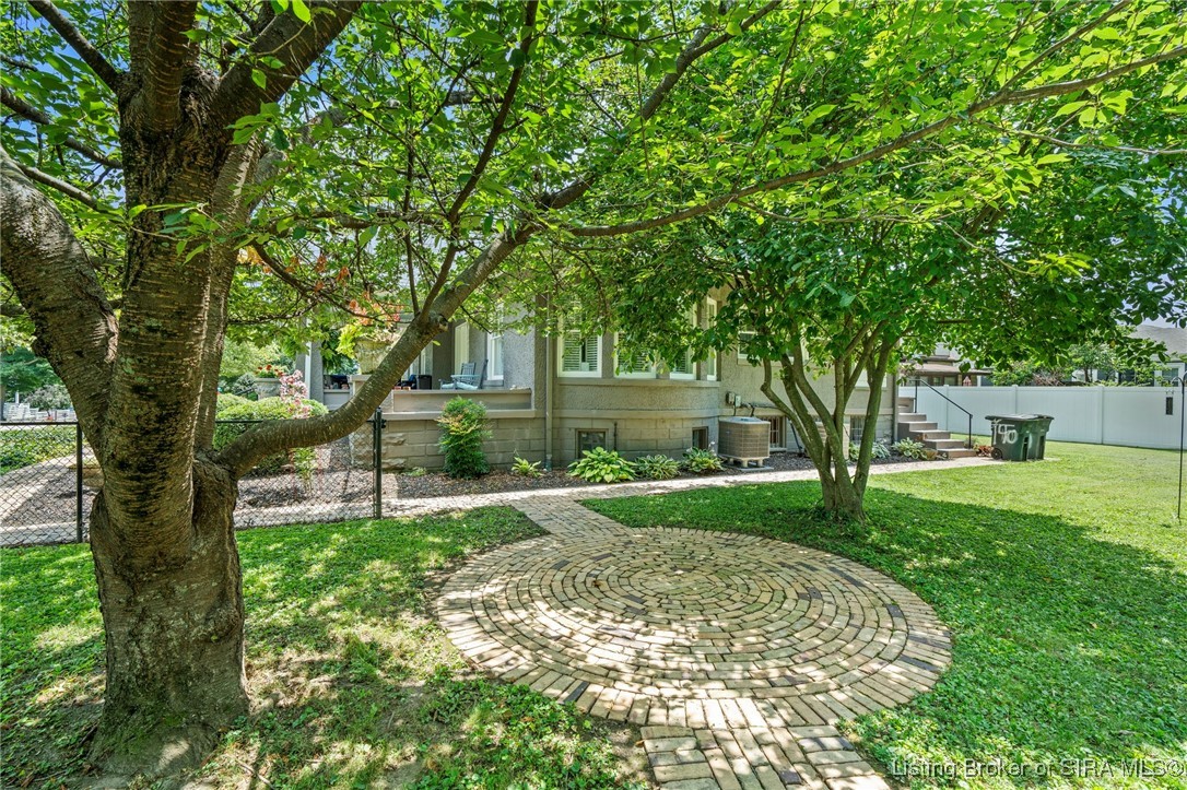 Jeffersonville, Indiana, 47130, United States, 4 Bedrooms Bedrooms, ,4 BathroomsBathrooms,Residential,For Sale,1897686