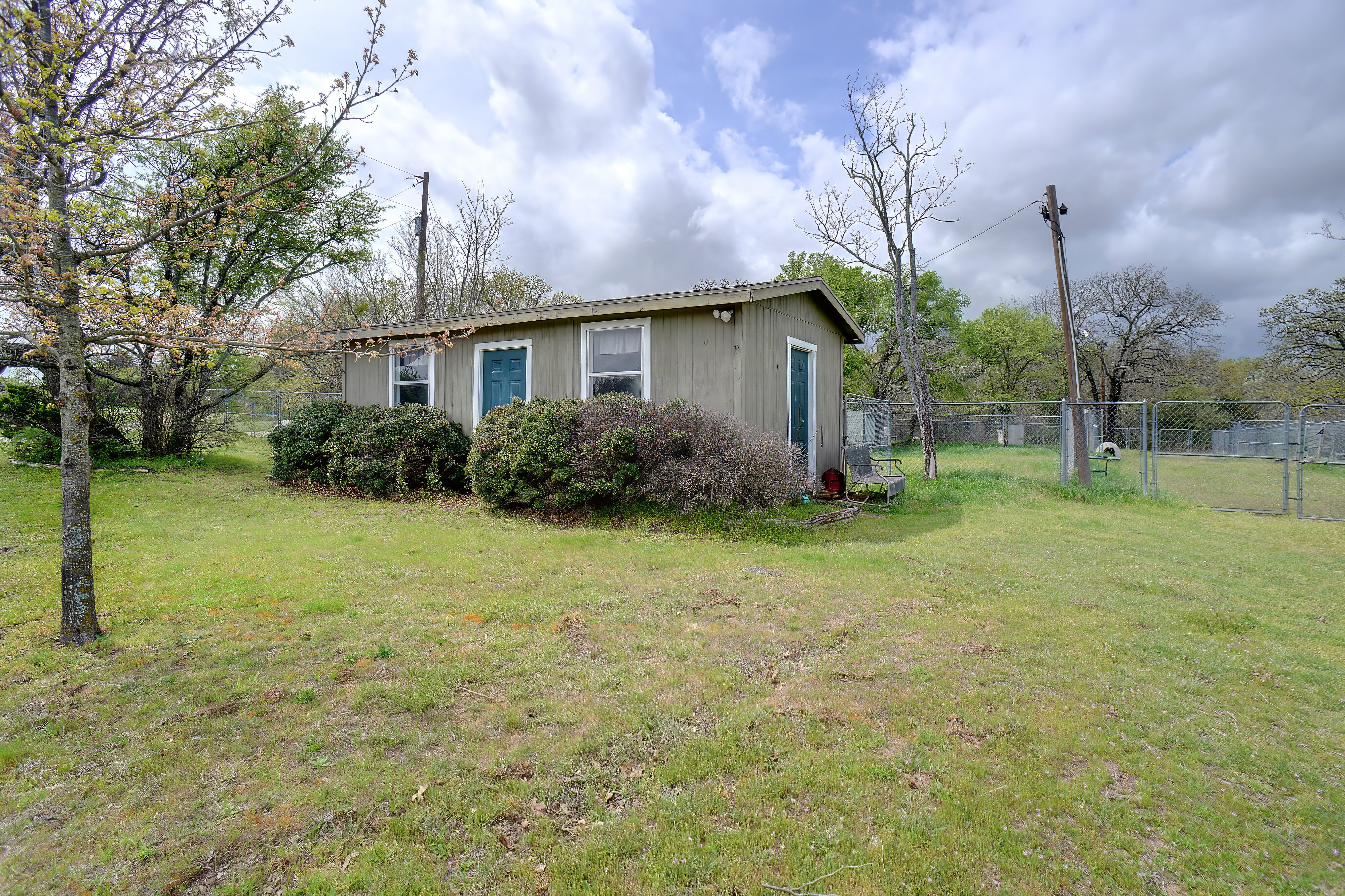 Boyd, Texas, 76023, United States, 2 Bedrooms Bedrooms, ,1 BathroomBathrooms,Residential,For Sale,1980288