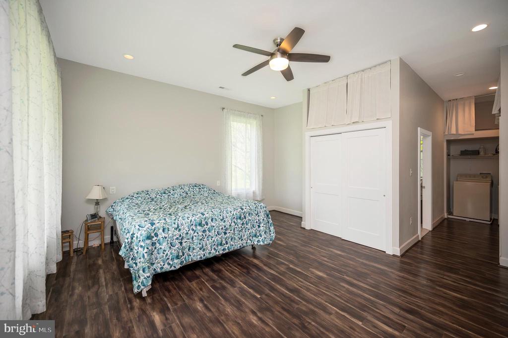 Linden, Virginia, 22642, United States, 5 Bedrooms Bedrooms, ,4 BathroomsBathrooms,Residential,For Sale,2037897