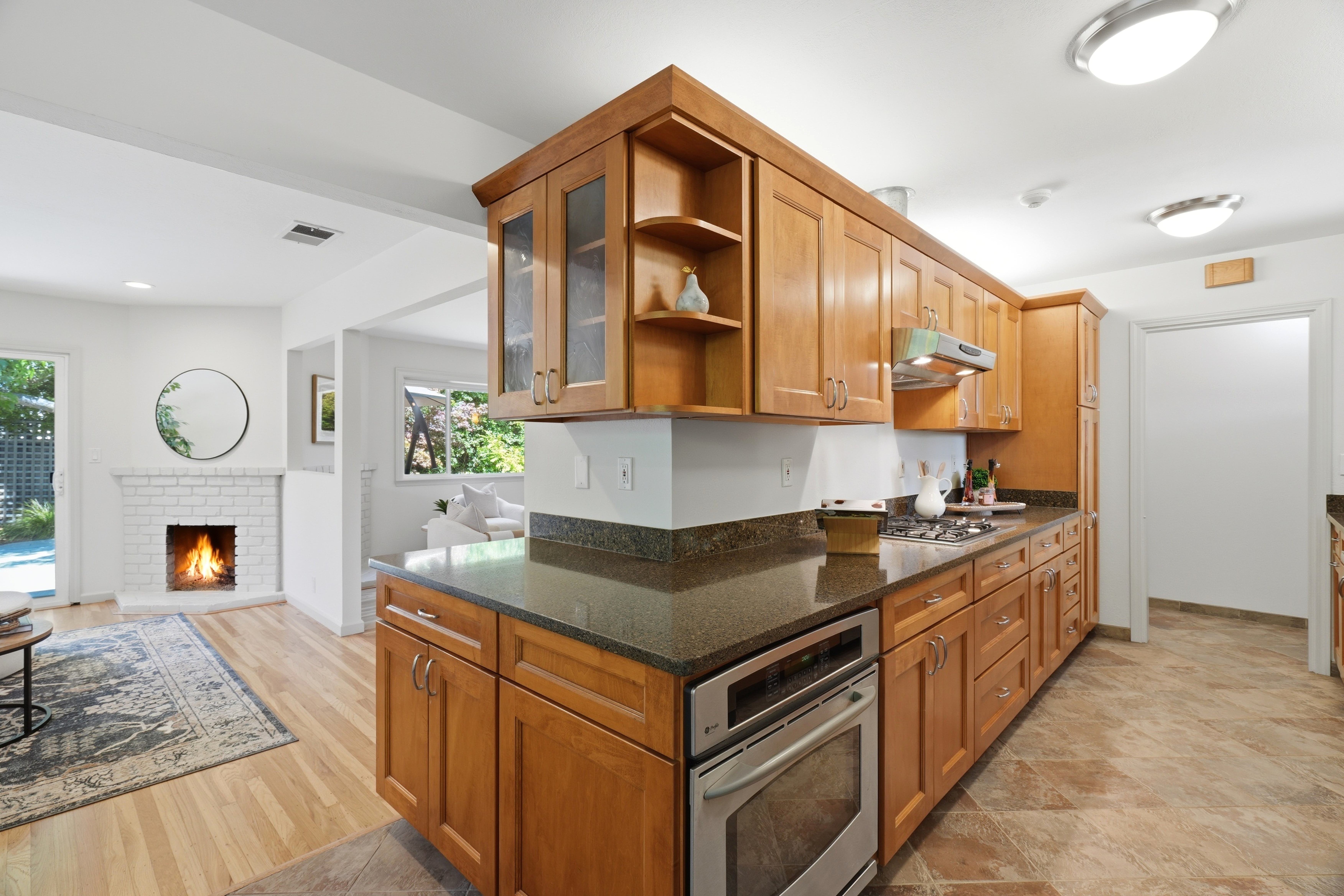  Private, Stylishly Updated Home in Prime Cambrian Location - 物件實景
