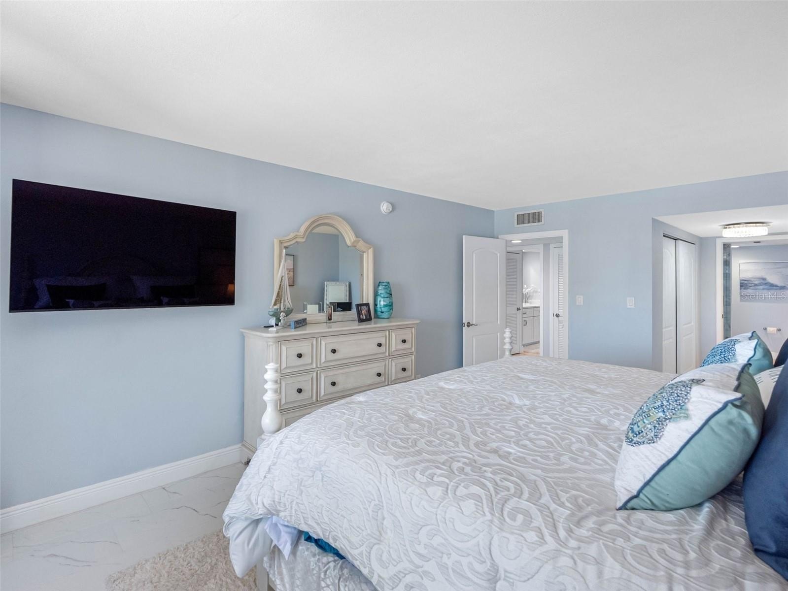 CLEARWATER BEACH, Florida, 33767, United States, 2 Bedrooms Bedrooms, ,2 BathroomsBathrooms,Residential,For Sale,1937556