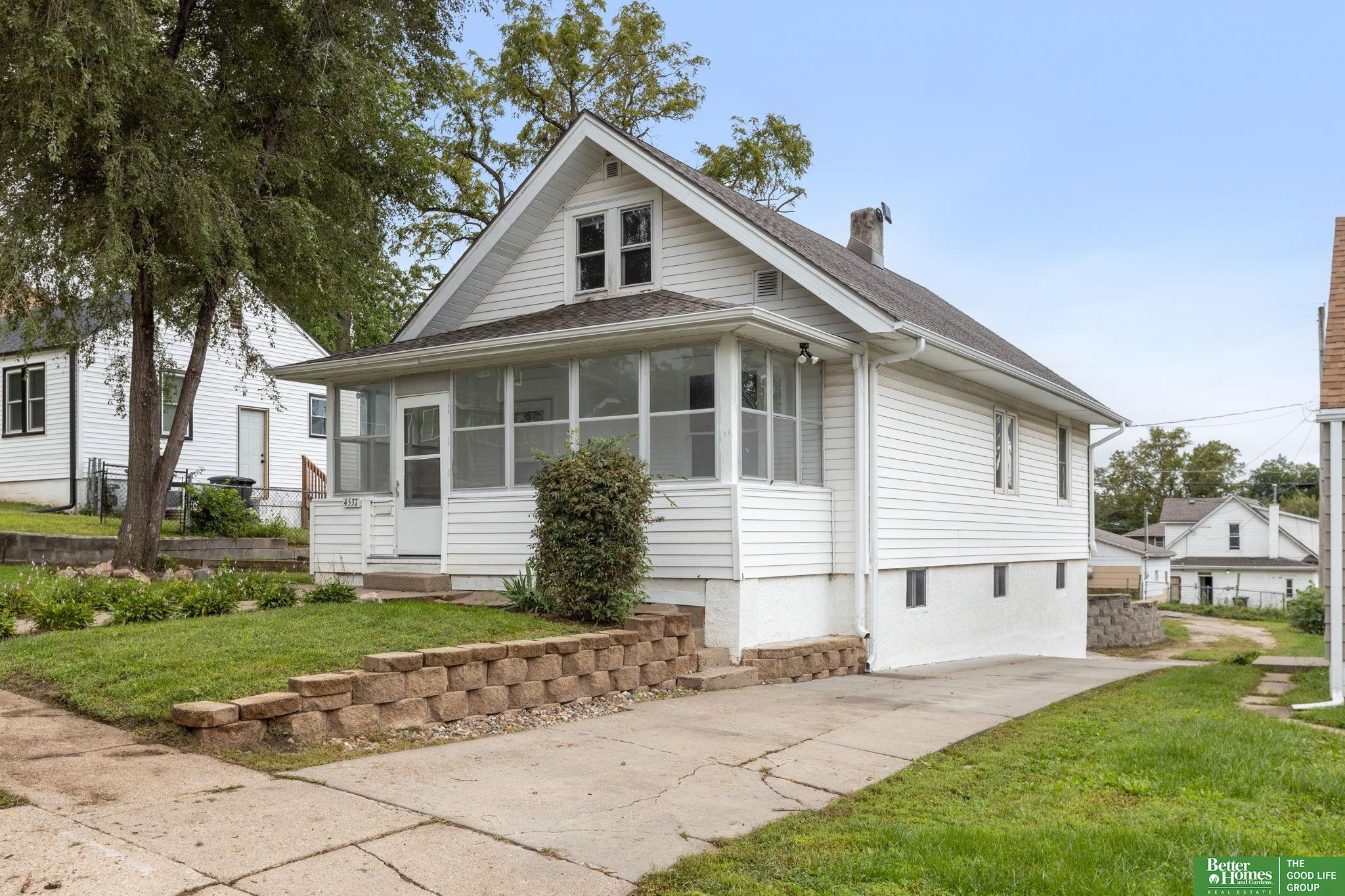 Charles St, Omaha, NE 68132