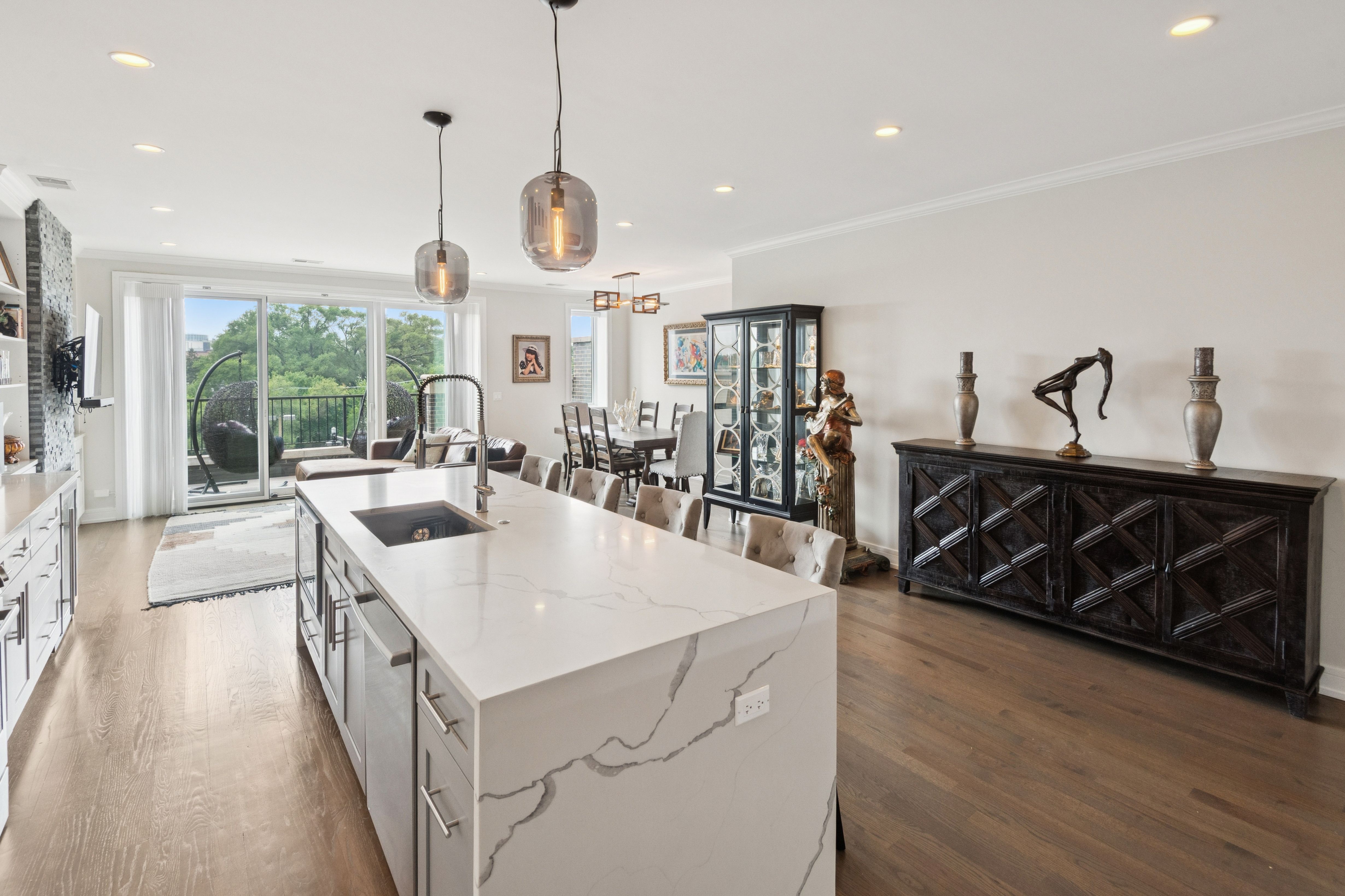  Move-In-Ready Penthouse With Exceptional Indoor-Outdoor Living - 物件實景