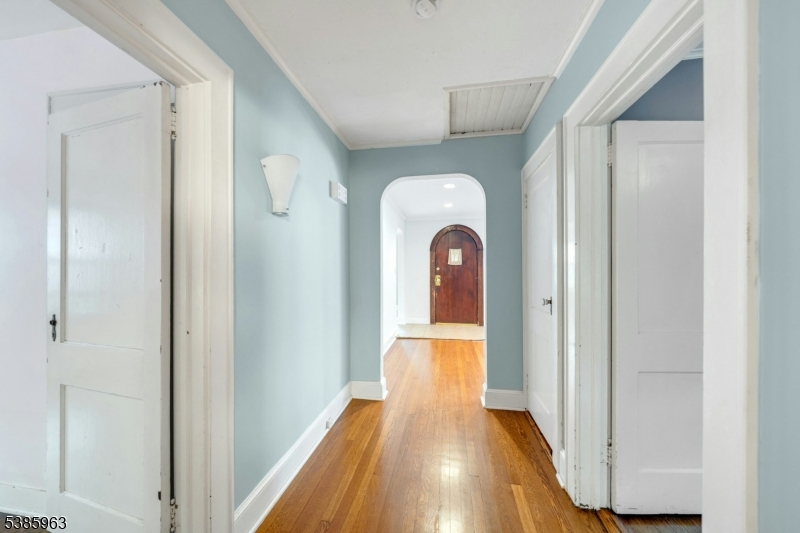 Livingston Twp., New Jersey, 07039, United States, 2 Bedrooms Bedrooms, ,2 BathroomsBathrooms,Residential,For Sale,1951171