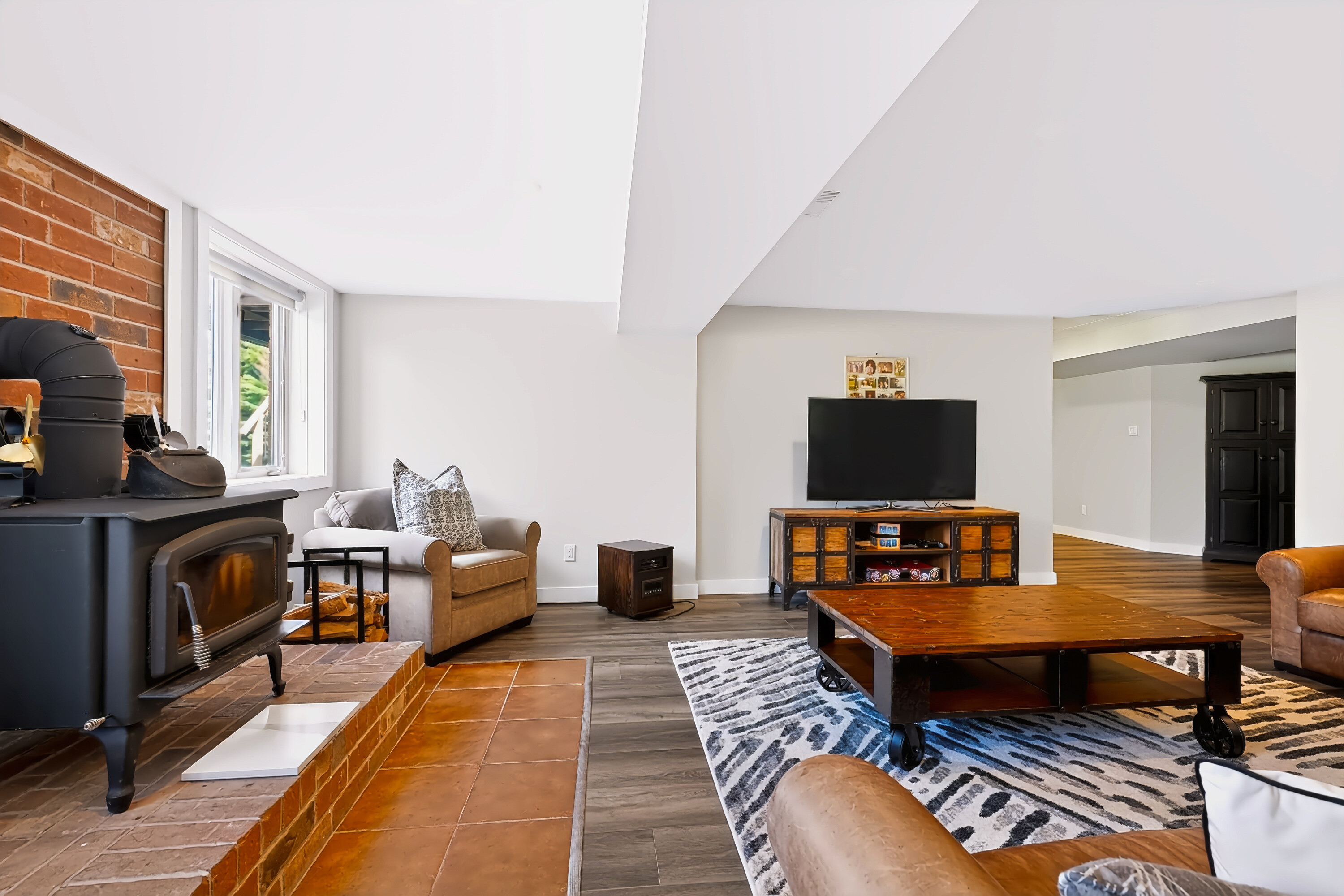  Stunning Modern Home - 物件實景