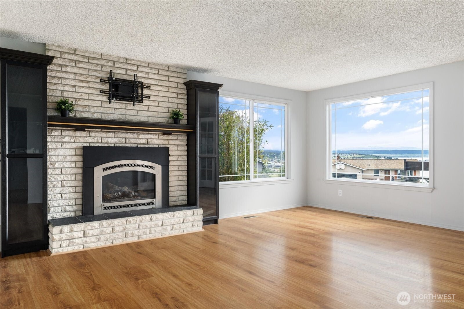 Oak Harbor, Washington, 98277, United States, 3 Bedrooms Bedrooms, ,2 BathroomsBathrooms,Residential,For Sale,1996156