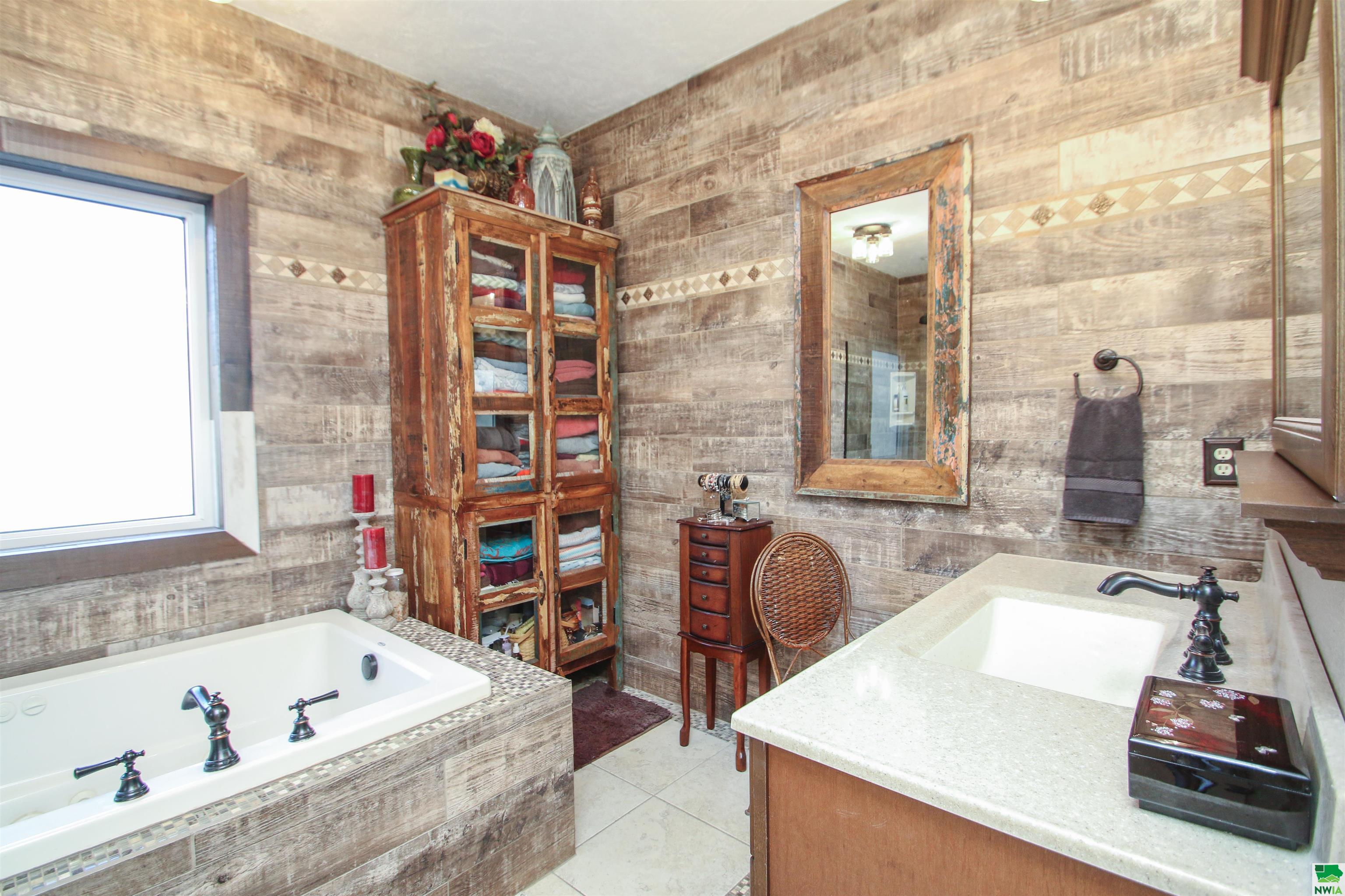 Dakota Dunes, South Dakota, 57049, United States, 5 Bedrooms Bedrooms, ,4 BathroomsBathrooms,Residential,For Sale,1928249