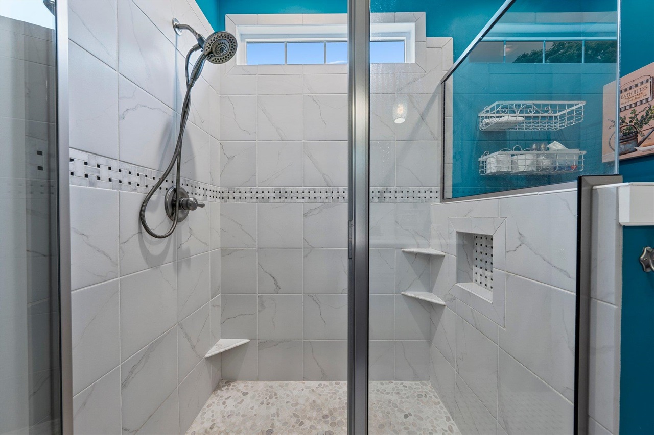 Franklin, Kentucky, 42134, United States, 6 Bedrooms Bedrooms, ,3 BathroomsBathrooms,Residential,For Sale,2002966