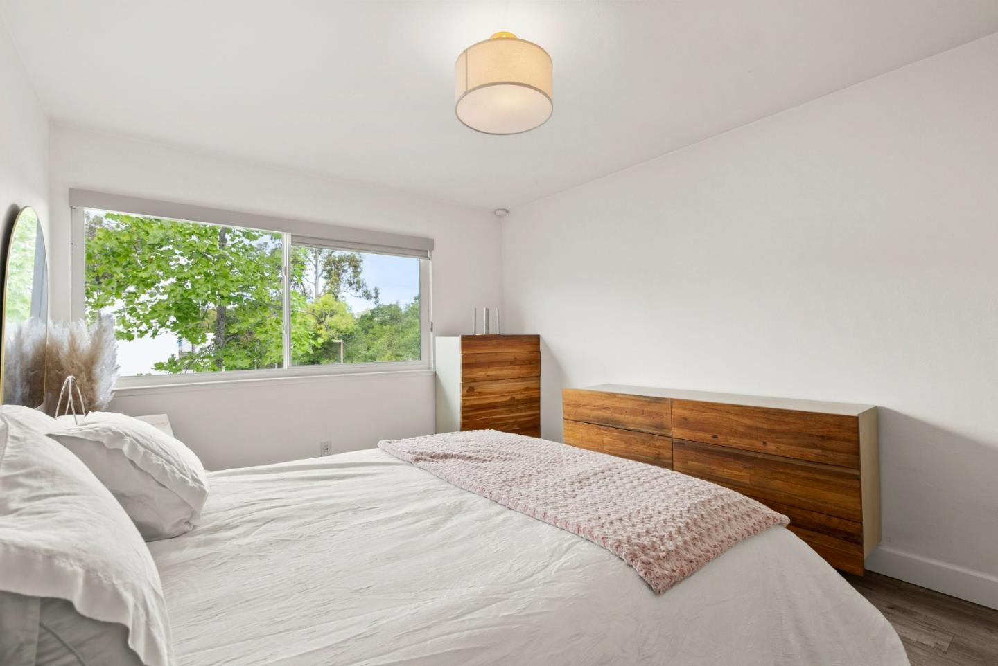 San Mateo, California, 94403, United States, 2 Bedrooms Bedrooms, ,1 BathroomBathrooms,Residential,For Sale,1947127