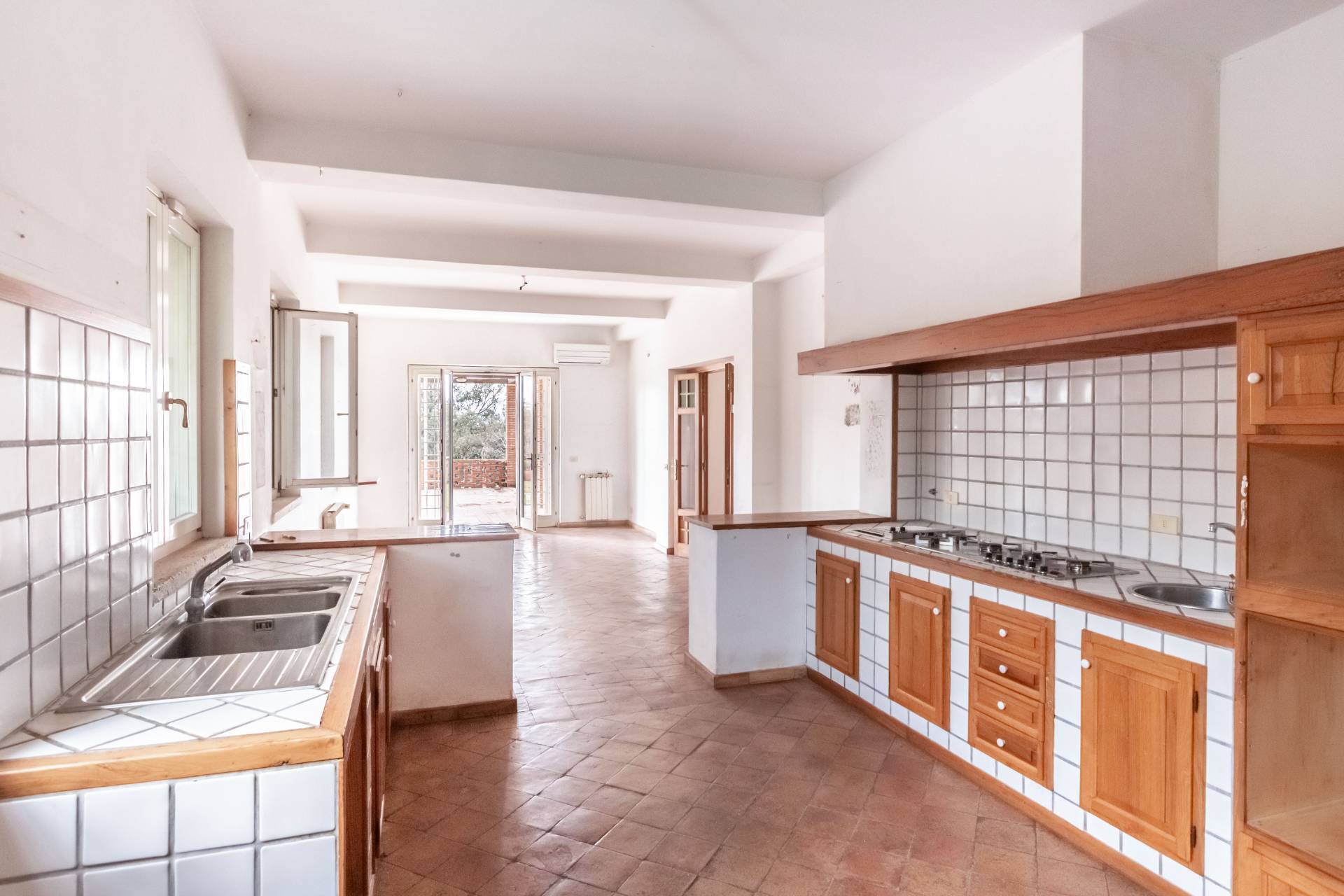 Fiumicino, Roma, 00054, IT, 10 Bedrooms Bedrooms, ,8 BathroomsBathrooms,Residential,For Sale,1940363