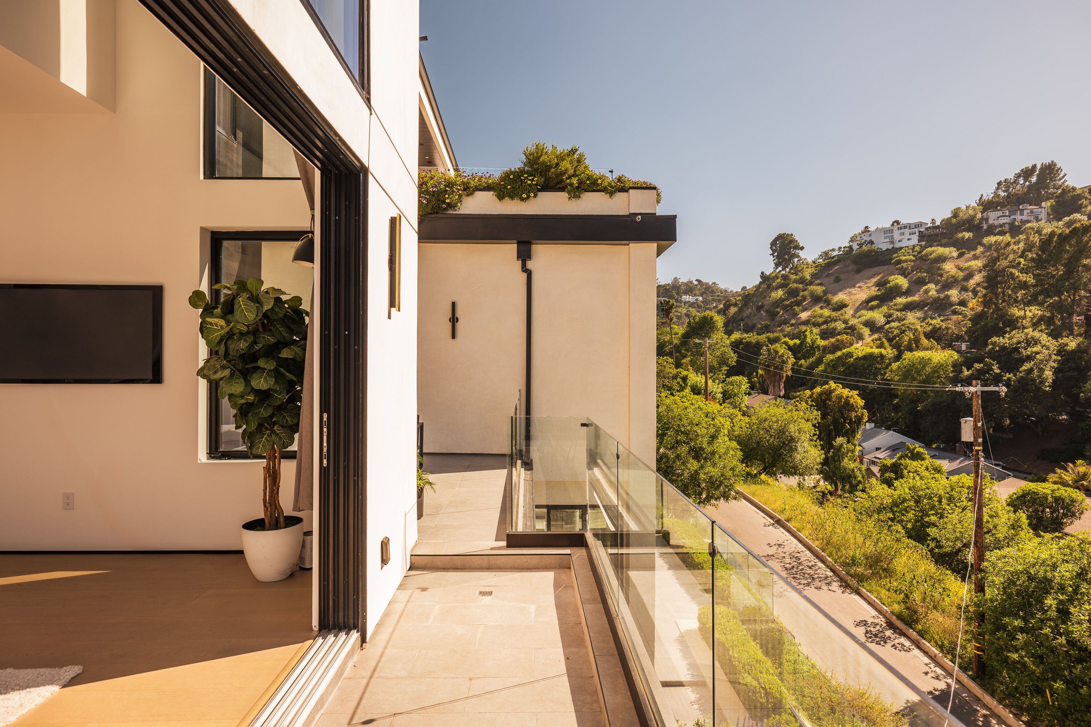  3920 Knobhill Drive - 物件實景