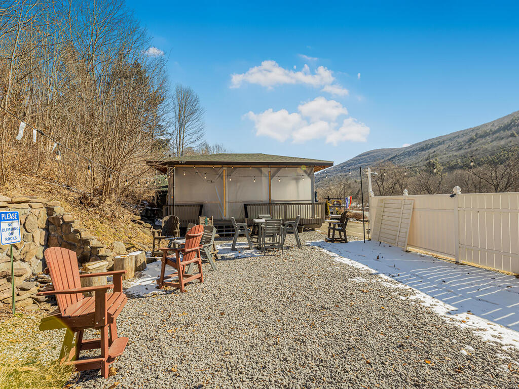 Middletown, New York, 12406, United States, ,1 BathroomBathrooms,Residential,For Sale,1976639