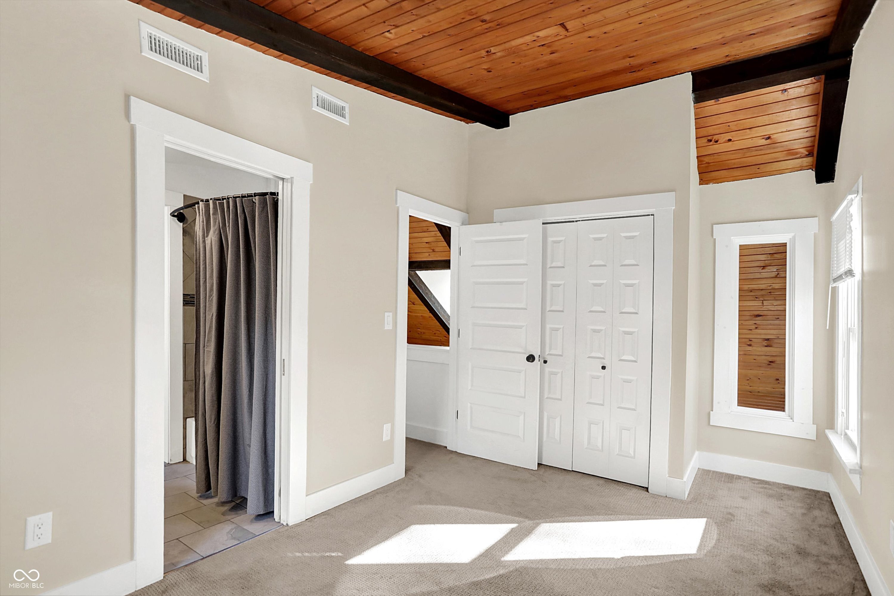 Zionsville, Indiana, 46077, United States, 3 Bedrooms Bedrooms, ,2 BathroomsBathrooms,Residential,For Sale,1981212