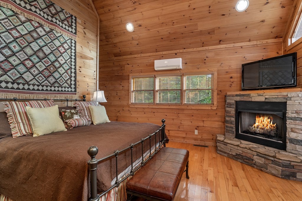 Mineral Bluff, Georgia, 30559, United States, 3 Bedrooms Bedrooms, ,3 BathroomsBathrooms,Residential,For Sale,1986292