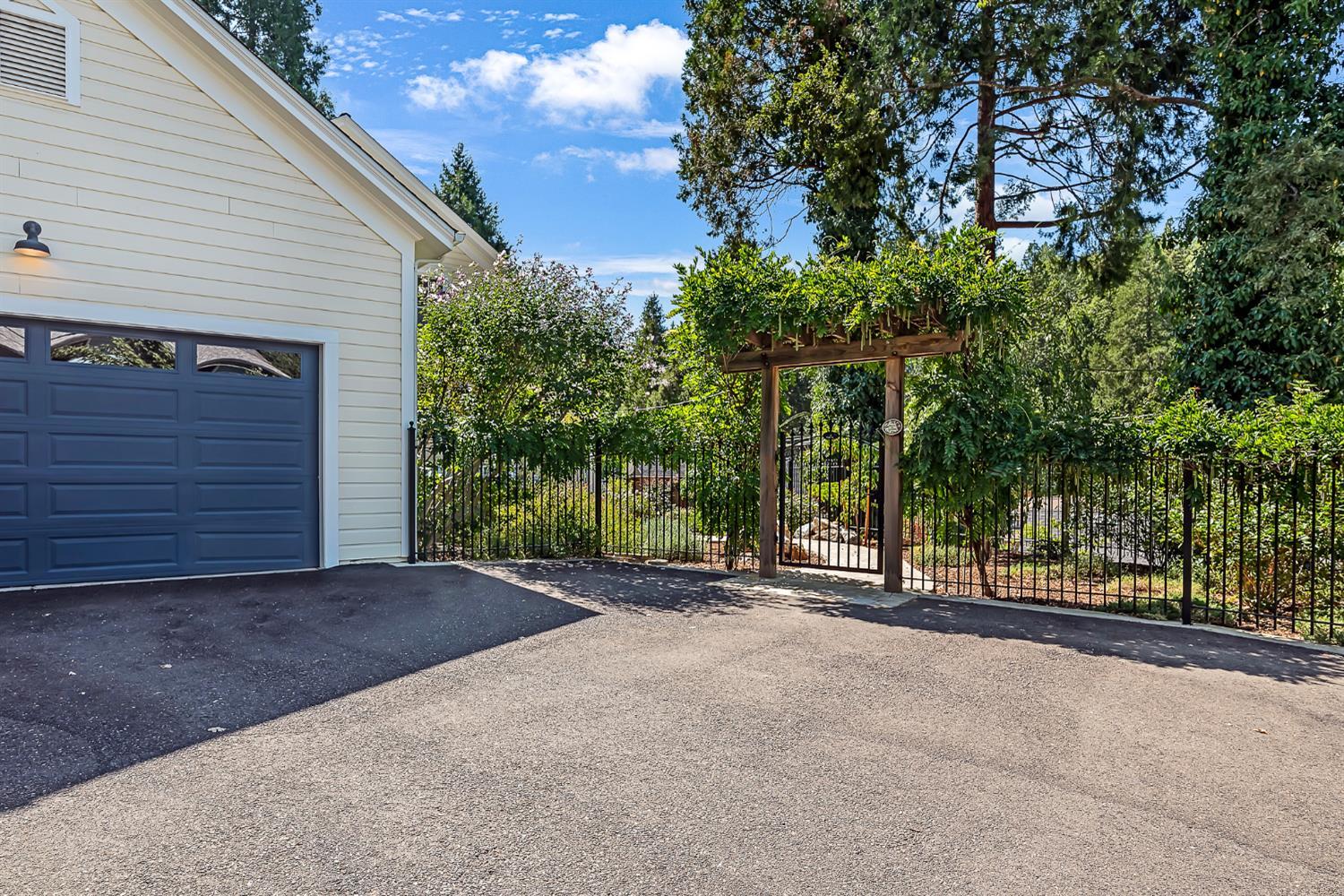 Placerville, California, 95667, United States, 4 Bedrooms Bedrooms, ,2 BathroomsBathrooms,Residential,For Sale,1978862