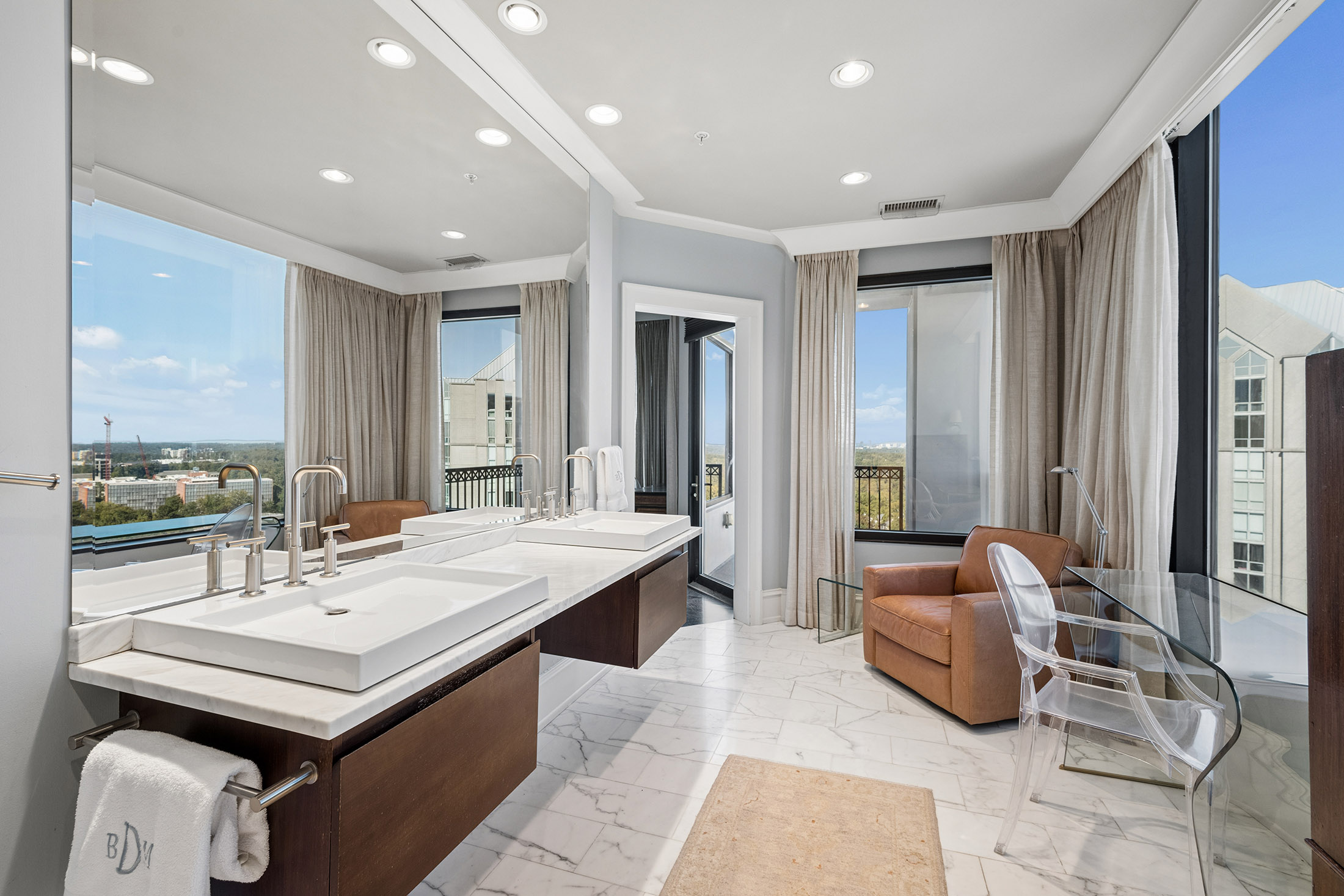  Exceptional Space, Skyline Views, and an Unbeatable Buckhead Location - 物件實景