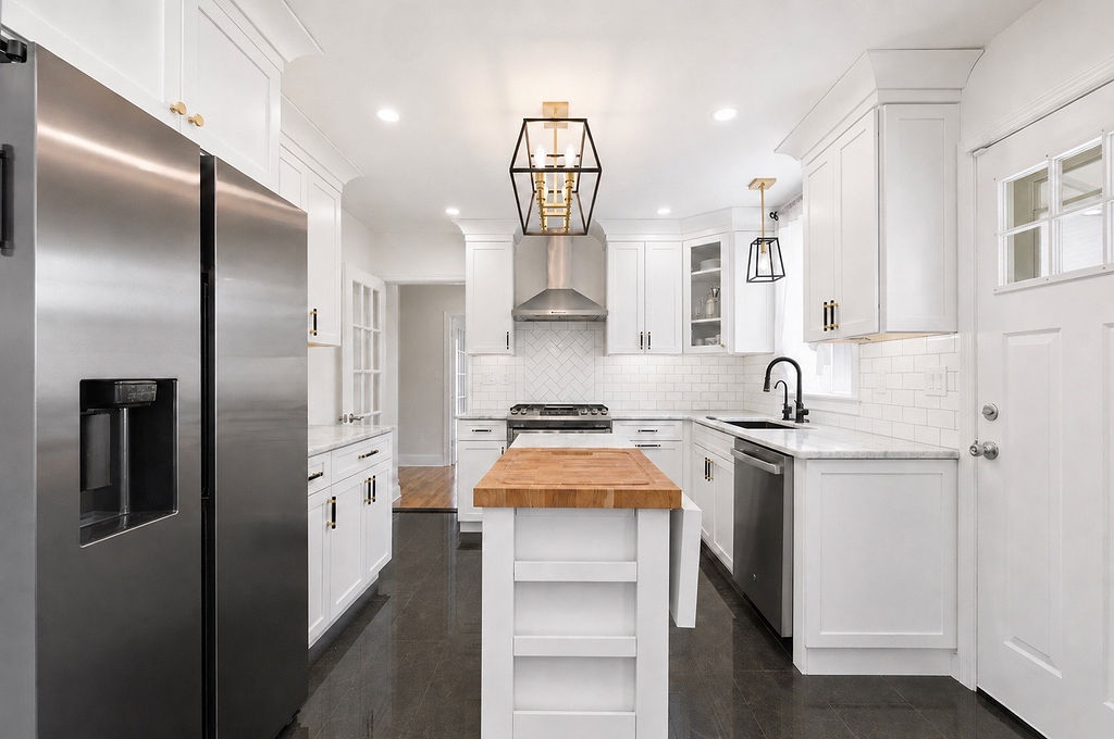 East Rockaway, New York, 11518, United States, 4 Bedrooms Bedrooms, ,2 BathroomsBathrooms,Residential,For Sale,2048552