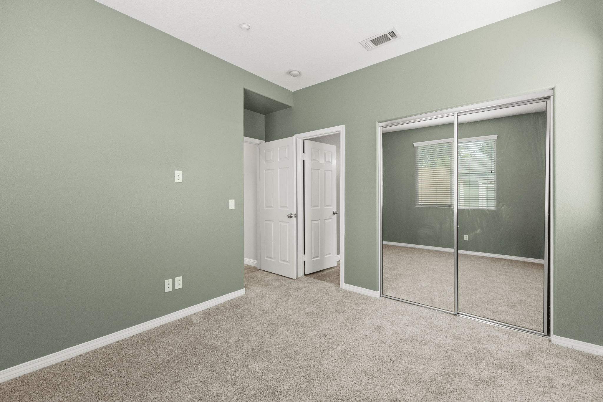 Redlands, California, 92374, United States, 6 Bedrooms Bedrooms, ,4 BathroomsBathrooms,Residential,For Sale,1923576