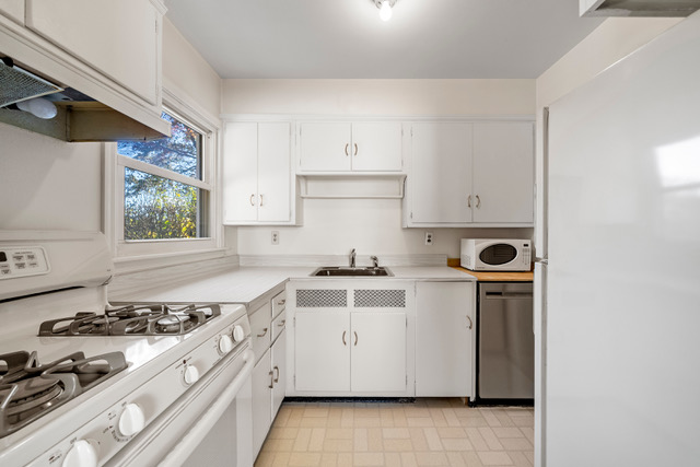 Fair Lawn, New Jersey, 07410, United States, 4 Bedrooms Bedrooms, ,2 BathroomsBathrooms,Residential,For Sale,1992454