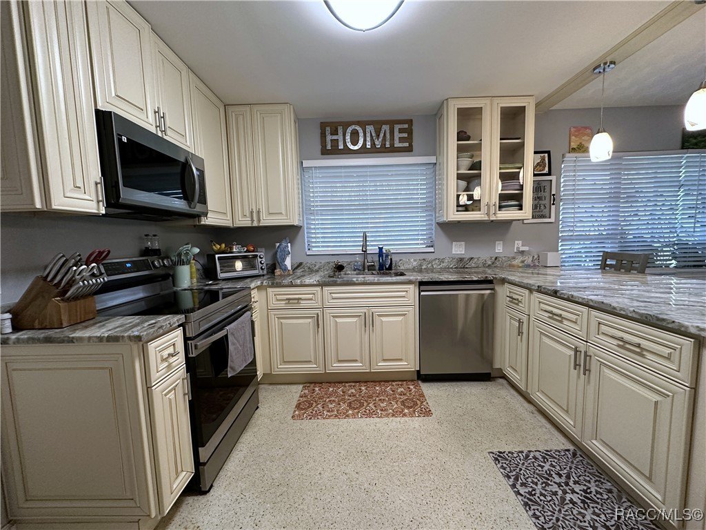 Crystal River, Florida, 34429, United States, 2 Bedrooms Bedrooms, ,4 BathroomsBathrooms,Residential,For Sale,2005515