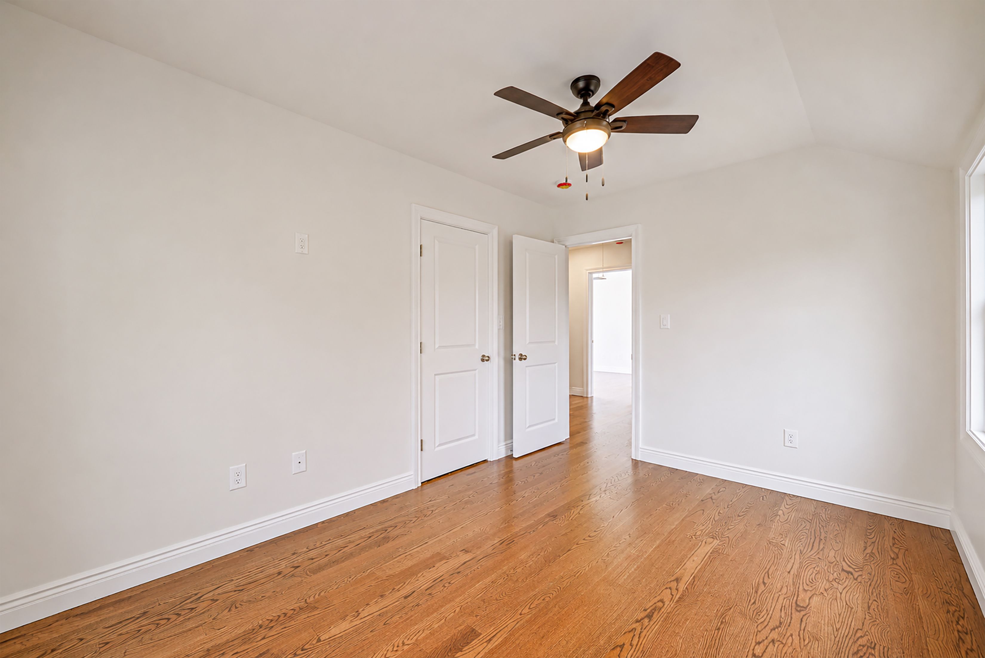 52 Norfeld Boulevard, Elmont, NY, 11003 - 物件實景