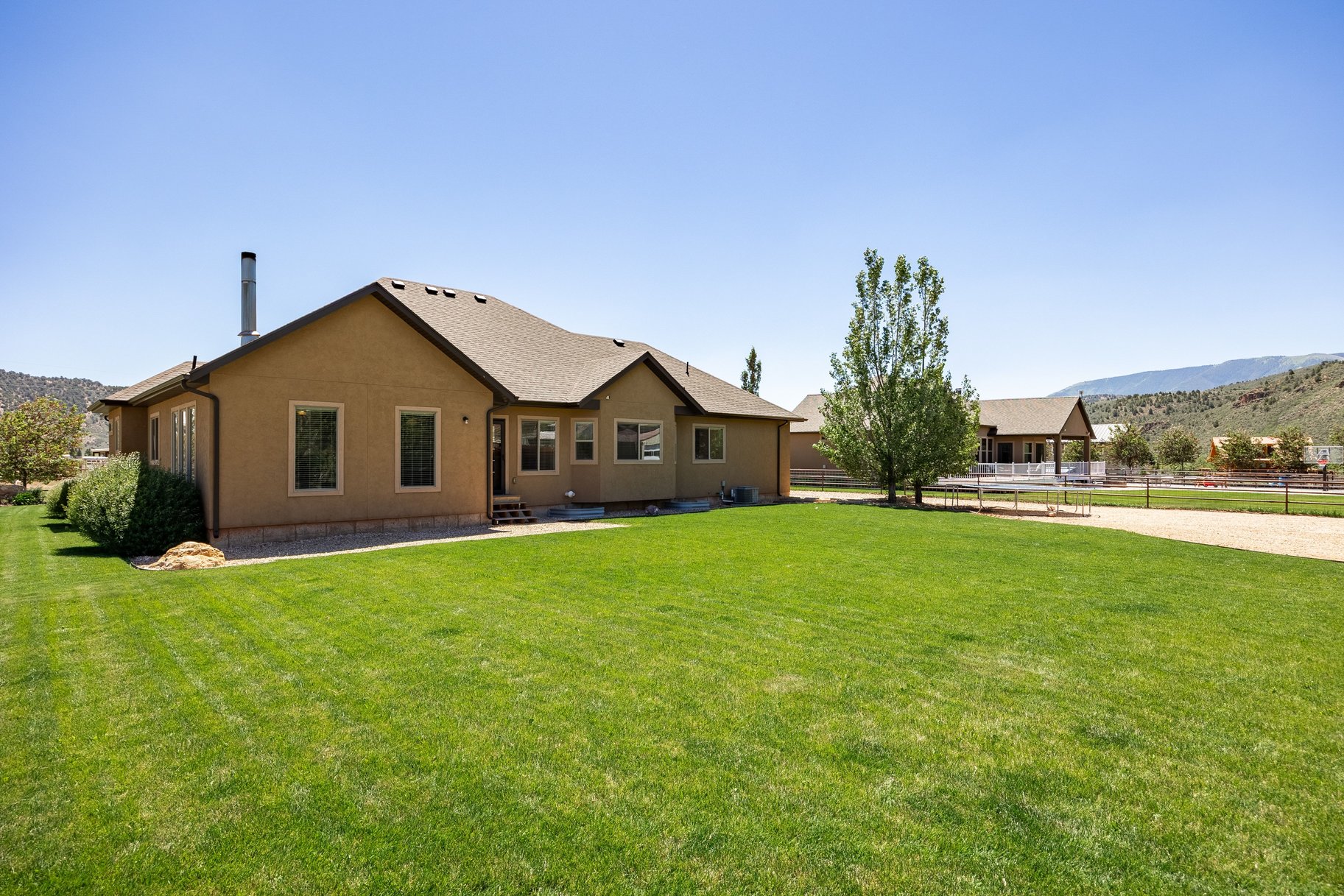  4,000+ SF Home, 1 Acre, Duchesne River Fly Fishing Easement - 物件實景