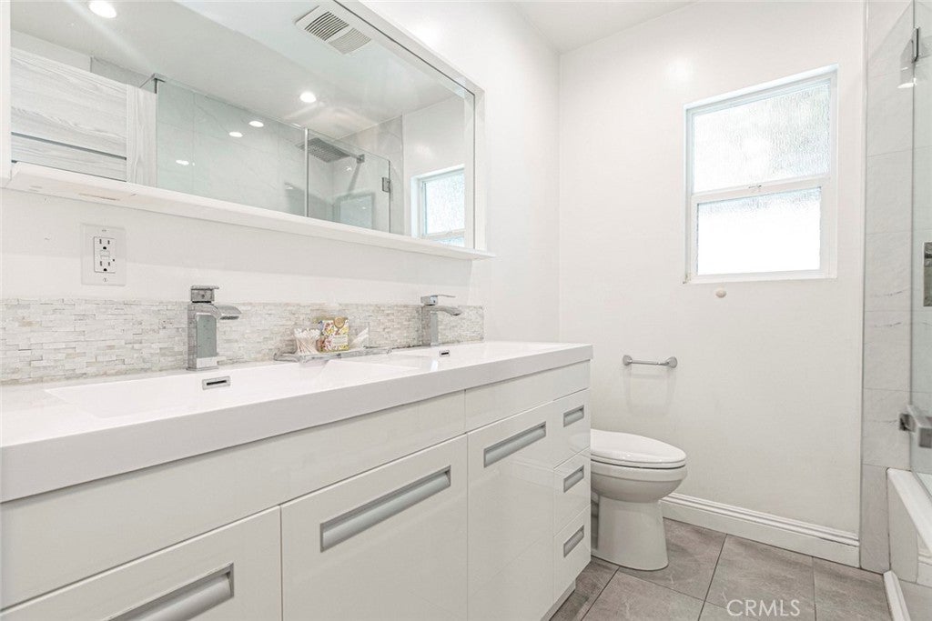 Valley Glen, California, 91405, United States, 3 Bedrooms Bedrooms, ,3 BathroomsBathrooms,Residential,For Sale,1938846